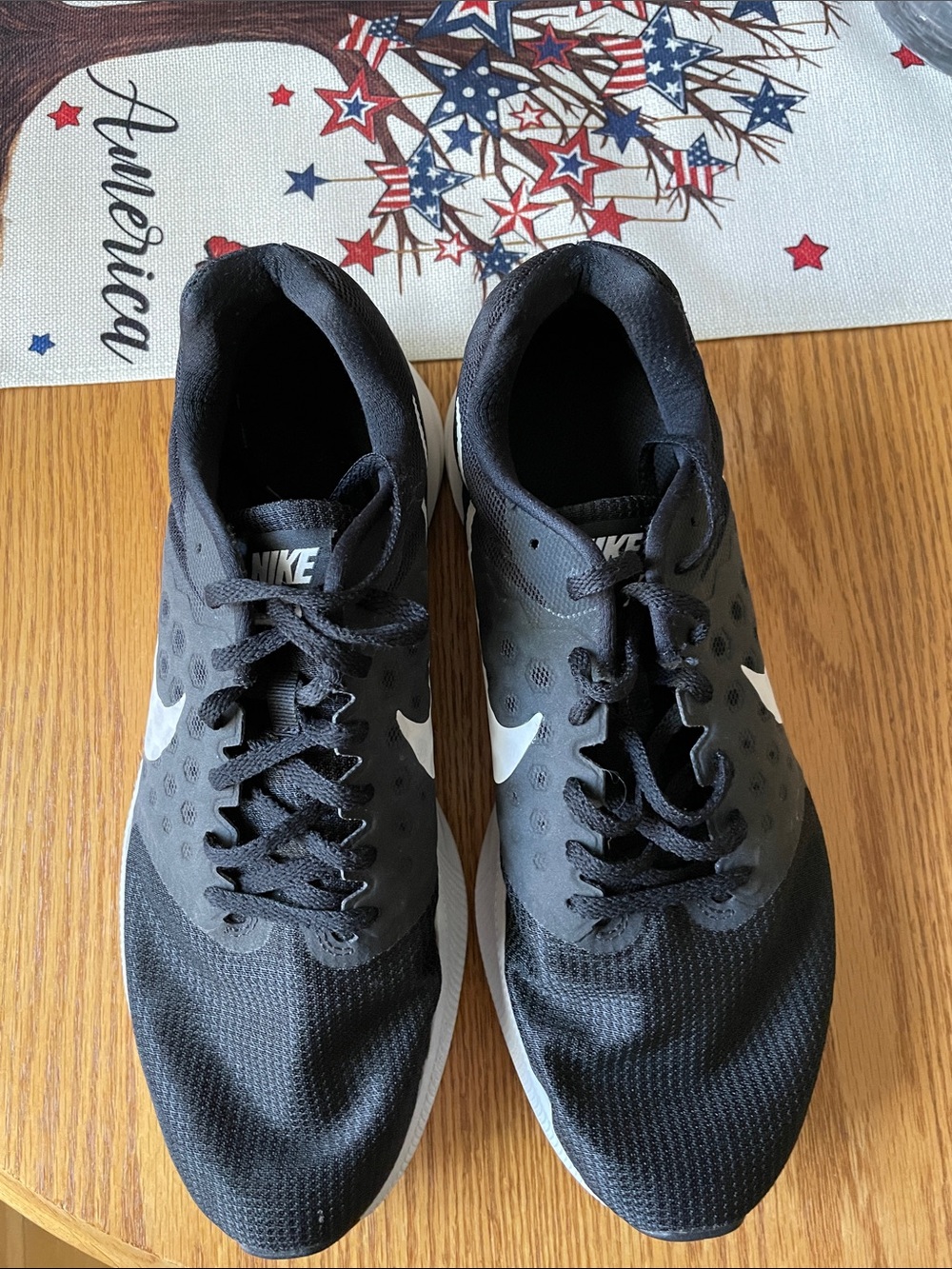 Nike Men's Black Athletic Downshifter 7 Running Shoes with White Swoosh
Size 12